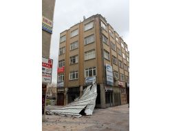 Kayseri'de Fırtına Çatıları Uçurdu