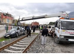 Manisa'da Tren Otomobile Çarptı: 1 Yaralı