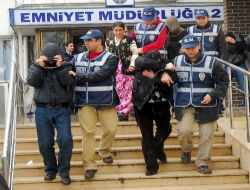 Bursa Polisi, "yılbaşı" Operasyonunda Diyarbakır'dan Eskortla Getirilen 61 Kilo Uyuşturucu Ele Geçirdi!!