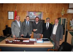 Taşköprülüler Evleri Yanan Aileye Sahip Çıktı