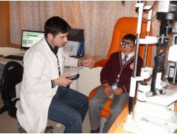 70 İlköğretim Öğrencisine Ücretsiz Göz Muayenesi