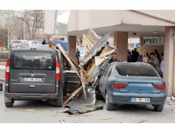 Çatısı Uçan Hastanede İzdiham Yaşandı