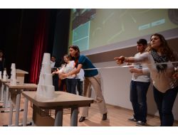 Uaü İngilizceyi Etkinliklerle Öğretiyor