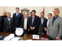 Muhtarlardan Emniyet Müdürü Akgüç’e Plaket