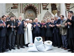 Manisa Sultan Camisi'nden Saçılacak 5 Ton Mesir Macununun Duası Edildi