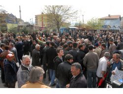 Traktörleriyle İlçeye İnen Köylülerden 2b Tepkisi