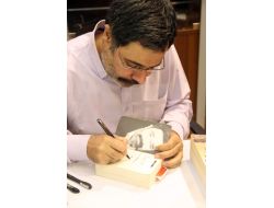 Ahmet Ümit, Adana'da Kitaplarını İmzaladı