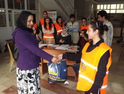 Kimse Yok Mu, Gaziantep'te 690 İhtiyaç Sahibi Aileye Et Dağıttı