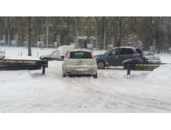 Mahsur Kalan Kievli Şoförler, Bariyerleri Söktü