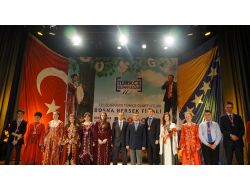 Bosnalı Yetim Öğrencinin 'Anne' Şiiri Öğretmenini Ağlattı