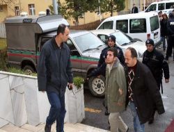 Gözaltına Alınan Göstericiler Adliyeye Sevk Edildi!!