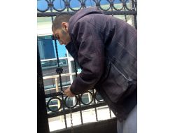 Ösym Önündeki Zincirli Protesto Sona Erdi