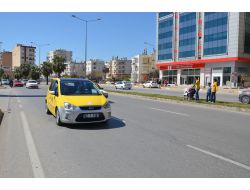 Üstgeçidi Olmayan Yoldan Geçen Vatandaşlar Hayatını Tehlikeye Atıyor