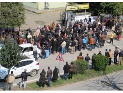 Ygs Velilerinin Okul Bahçesinde Heyecanlı Bekleyişi