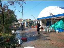 Tirebolu Sahil Yolu, Dev Dalgalar Nedeniyle Ulaşıma Kapandı