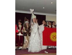 Kırgız Öğrencilerden Türkçe Şöleni