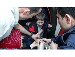 Parmağı Sıkışan Çocuğa Önce İtfaiye Müdahale Etti