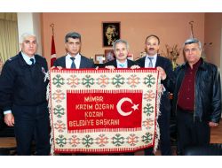 Başkan Özgan'a Mahkumlardan Kilim Jesti