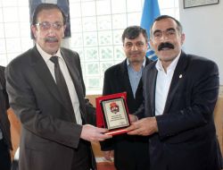 Maksut Efendililerden, Belediye Başkanı Bulutlar'a Teşekkür Plaketi