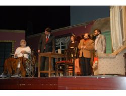 Kimse Yok Mu Derneği'nden 'Biz Varız' Tiyatro Gösterisi