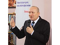 'Kütüphanenin Duvarlarında Niye Bizim Düşünürlerimizin Sözü Yok?'