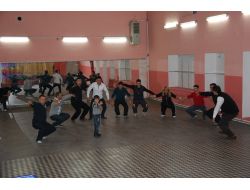 Sındırgı'da Halk Oyunları Kursu Büyük İlgi Görüyor