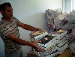 Akçay'da 20 Bin Korsan Kitaba El Koyuldu
