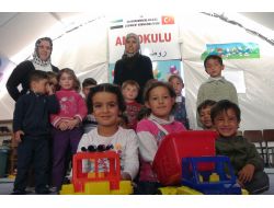 Suriyeli Minikler Savaşın İzlerini Anaokulunda Atmaya Çalışıyor