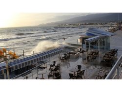 Akçay Ve Güre'de Lodos Fırtınası Etkili Oldu