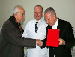 Hastaneye Ek Bina Yapan Hayırseverlere Plaket Verildi