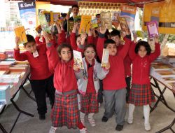 Alanya'da Öğrenciler Kitap Şenliğinde Buluştu