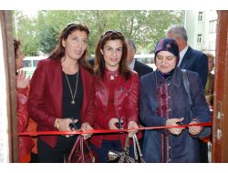 Resim Sergisini Protokol Eşleri Açtı