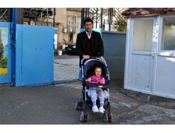 Küçük Zeliha, Okula Yürüyerek Gidecek