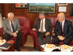 Fikri Sağlar’dan Başkan Dede’ye Övgü