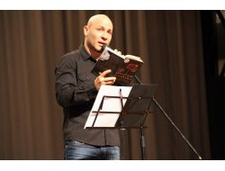 Şair Ve Yazar Tazeoğlu’ndan Üniversite Öğrencilerine Şiir Dinletisi