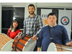 Down Sendromlu Gençler Ritm Tutmasını Öğrendi