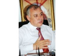 Dükkanında Radyo Dinleyen Esnaf Baskı Altında