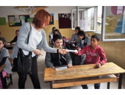 Ygs’de Kullanılan Kırtasiye Malzemeleri İhtiyaç Sahibi Öğrencilere Dağıtıldı