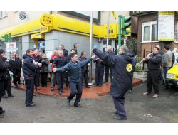 Postacılar İş Bıraktı, Davul Zurna Eşliğinde Göbek Attı