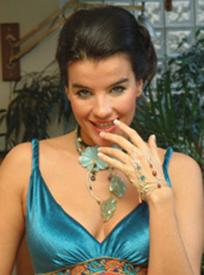 Ünlü oyuncu, telefon sapığını teknik takiple yakalattı!..