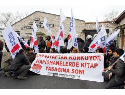 Yol Kapatan Eylemcilere Polis Müdahalesi