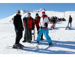 Erciyes’te Kar Yağarken Bile Pistler Ezilerek Sezon Uzatıldı