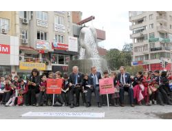 Manisa'da Toplu Kitap Okuma Faaliyeti Düzenlendi