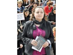 Meydanda 200 Kişi Aynı Anda Kitap Okudu