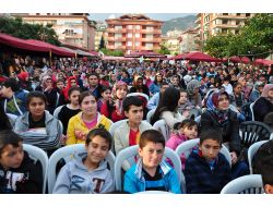 Maceracı Murat Yeni Kermeste Ziyaretçilere Ödül Dağıttı