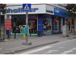 Şüpheli Valizden Elbise Ve Peçete Çıktı