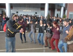 Omü’lü Öğrencilerden Horonlu Protesto