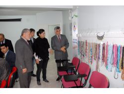 Büyükaslan, Engelli Takı Tasarım Sergisi'ni Gezdi