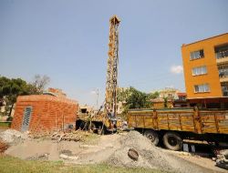 İzmir'de Kuraklığa Karşı Kuyu Açma Çalışmaları Devam Ediyor