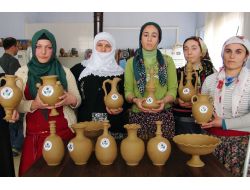 Kavakbaşı'nın Asırlık Çamur Sanatı Kadınlarla Devam Ediyor